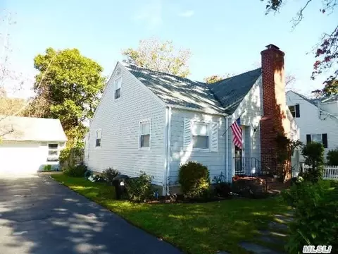 29 Wilson Dr, Babylon, NY 11702 photo 1