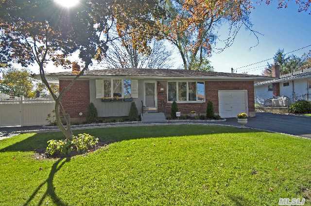 12 Roberta Ln, Commack, NY 11725 photo 1