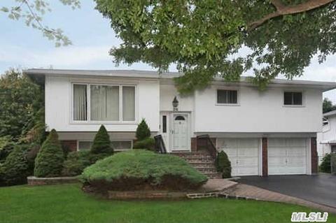 38 Stewart St, Plainview, NY 11803 photo 1