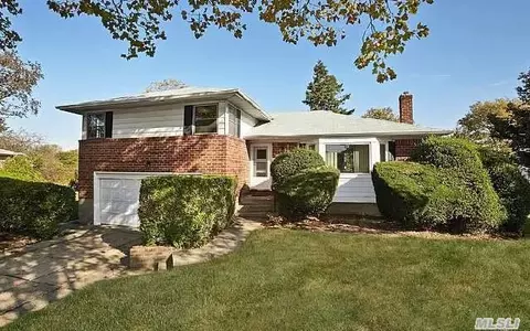 26 Maxine Ave, Plainview, NY 11803 photo 1