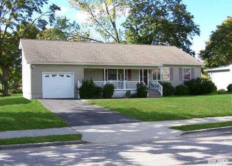 30 Jayne Ave, Patchogue, NY 11772 photo 1