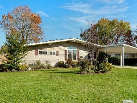 27 Beverly St, Islip, NY 11751 photo 1