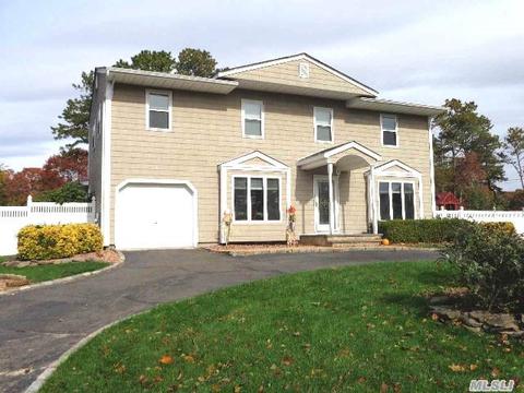 3 Julie Ln, Selden, NY 11784 photo 1