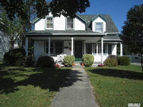 51 Terrell St, Patchogue, NY 11772 photo 1