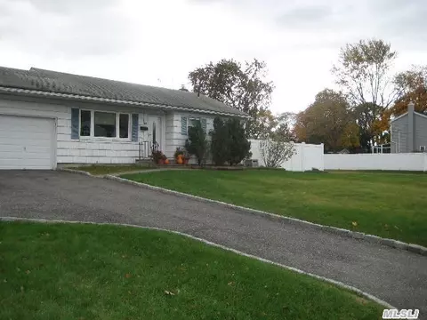 82 Walter Ct, Commack, NY 11725 photo 1