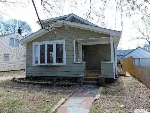 240 Clift St, Central Islip, NY 11722 photo 1