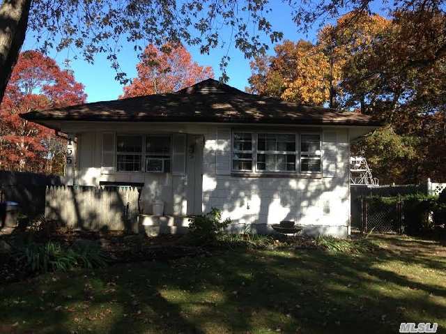 155 Meadowmere Ave, Mastic, NY 11950 photo 1