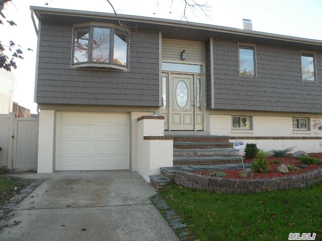 52 E 1st St, Freeport, NY 11520 photo 1