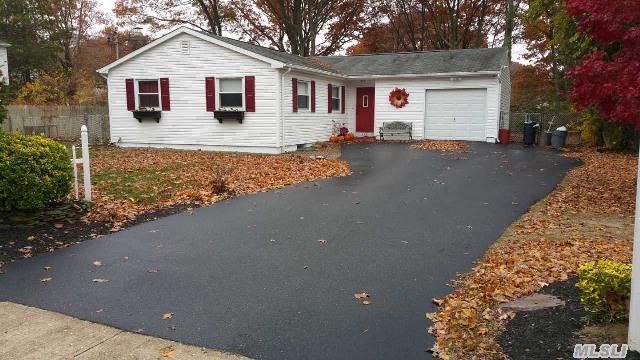 154 Pauls Path, Coram, NY 11727 photo 1