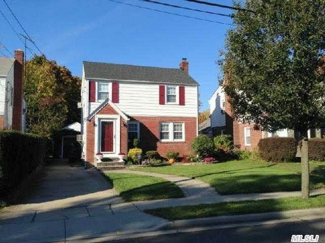 71 Hamilton Rd, Hempstead, NY 11550 photo 1
