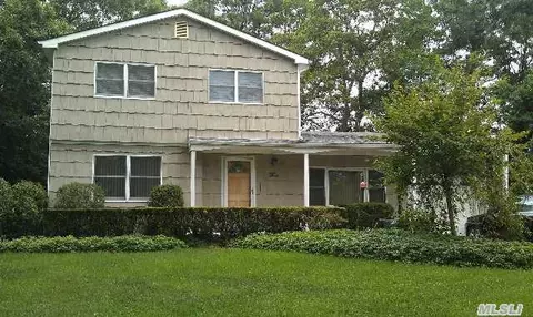 5 Ram Ct, Patchogue, NY 11772 photo 1