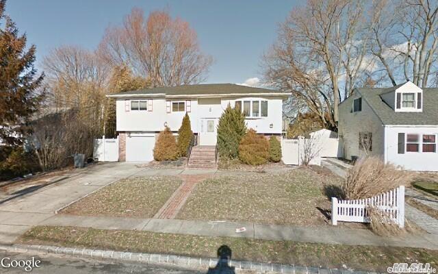 44 W Santa Barbara Rd, Lindenhurst, NY 11757 photo 1