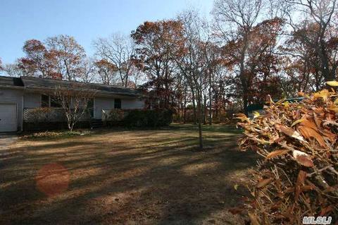 8 Percy Ave, Westhampton, NY 11977 photo 1
