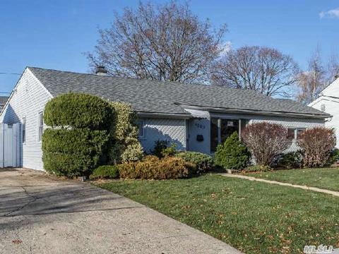 4200 Florence Rd, Bethpage, NY 11714 photo 1