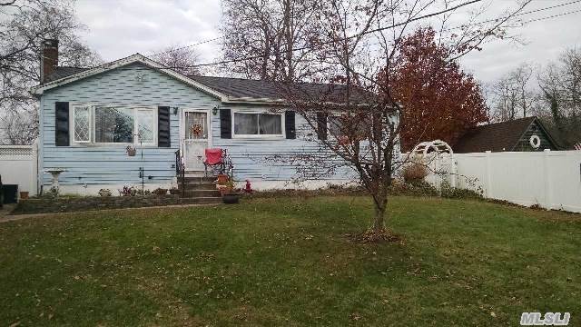 19 Snyder St, Patchogue, NY 11772 photo 1