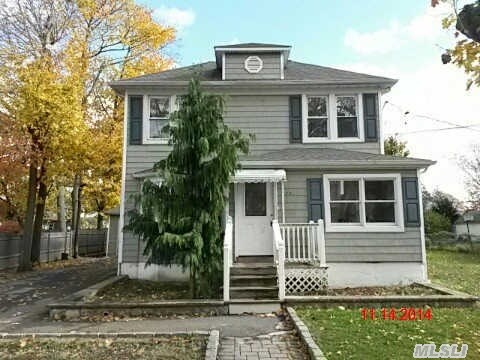 20 Pineview Blvd, Central Islip, NY 11722 photo 1
