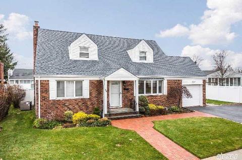 30 Harold Rd, Plainview, NY 11803 photo 1