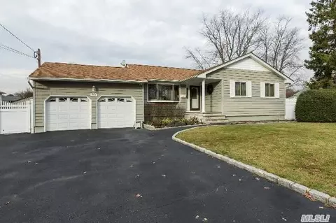 63 Shaw Ave, Islip, NY 11751 photo 1