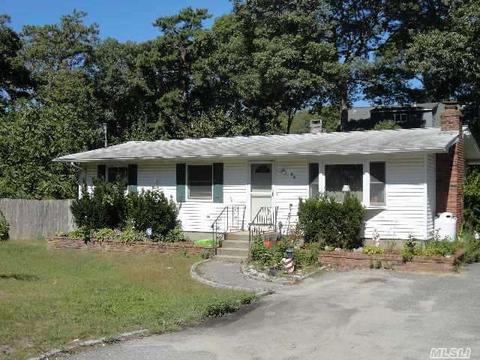 99 Clinton Ave, Mastic, NY 11950 photo 1