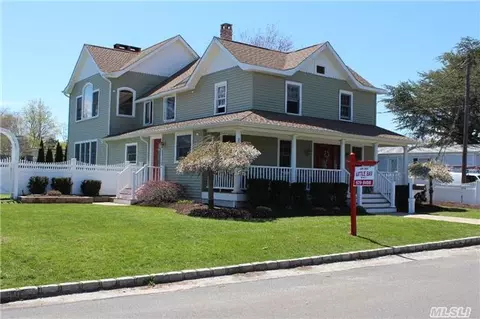 33 Franklin St, Riverhead, NY 11901 photo 1