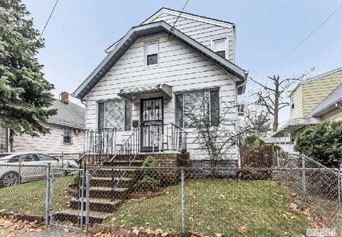 76-12 167th St, Flushing, NY 11366 photo 1