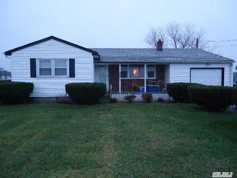Undisclosed, Riverhead, NY 11901 photo 1
