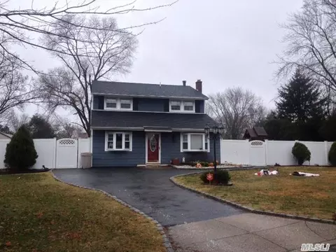 6 Nova Ct, Patchogue, NY 11772 photo 1