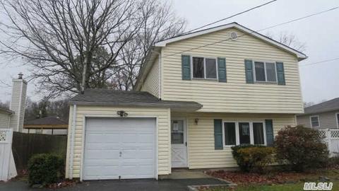 12 Dressel Dr, Mastic, NY 11950 photo 1
