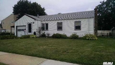 11 Johnson Pl, Freeport, NY 11520 photo 1