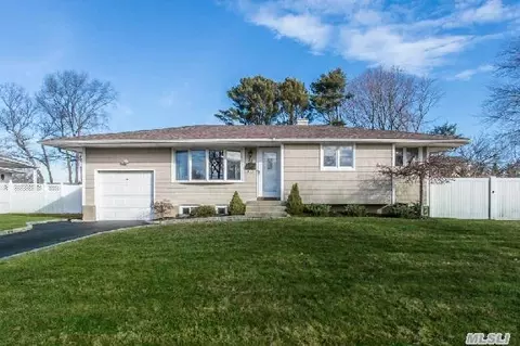 25 Donna Ln, Commack, NY 11725 photo 1