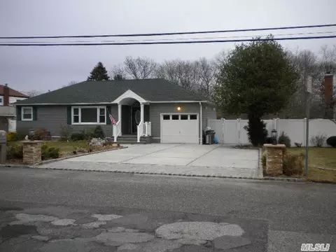 61 Richmond Ave, Patchogue, NY 11772 photo 1