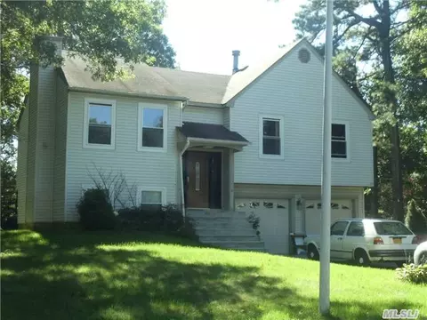 10 Barone Dr, Coram, NY 11727 photo 1