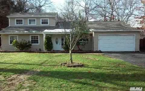 34 Forest Ln, Coram, NY 11727 photo 1
