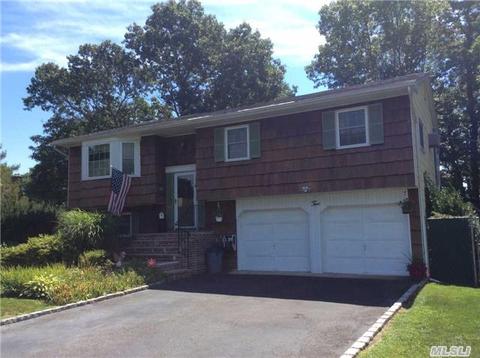 2 Smith Ct, Mastic, NY 11950 photo 1