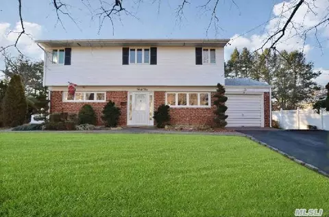 35 Hedgerow Ln, Commack, NY 11725 photo 1