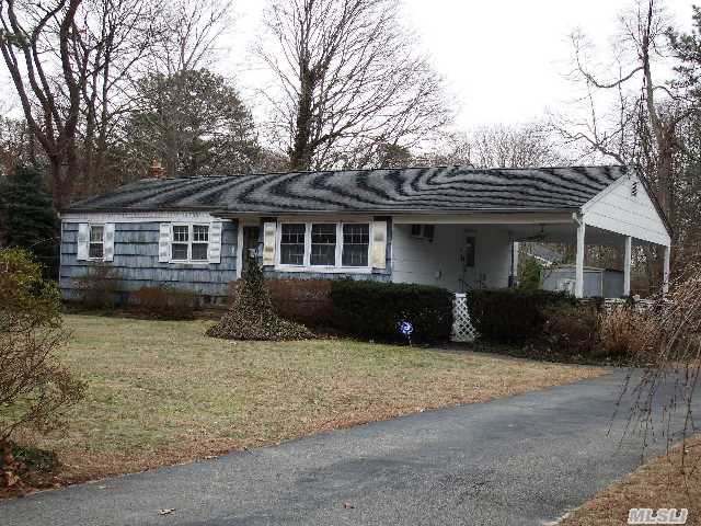 6 Kyle Rd, Hampton Bays, NY 11946 photo 1