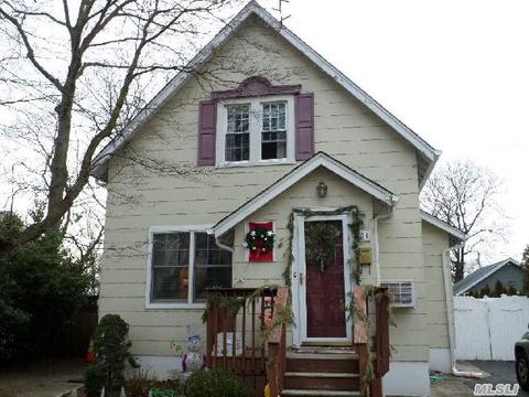 81 Smith St, Merrick, NY 11566 photo 1
