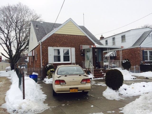 40 Saint Johns Ave, Valley Stream, NY 11580 photo 1
