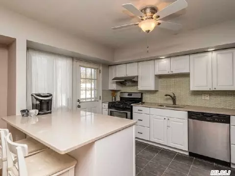 37 Crocus Ln, Commack, NY 11725 photo 1