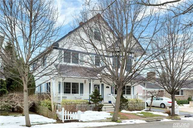74 Strong Ave, Babylon, NY 11702 photo 1