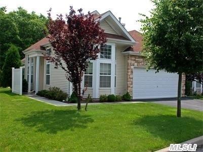 545 Leisure Dr, Ridge, NY 11961 photo 1