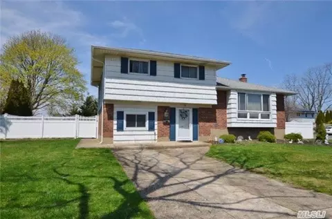 22 Shelbourne Ln, Commack, NY 11725 photo 1