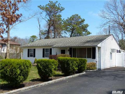 191 Winters Dr, Mastic, NY 11950 photo 1