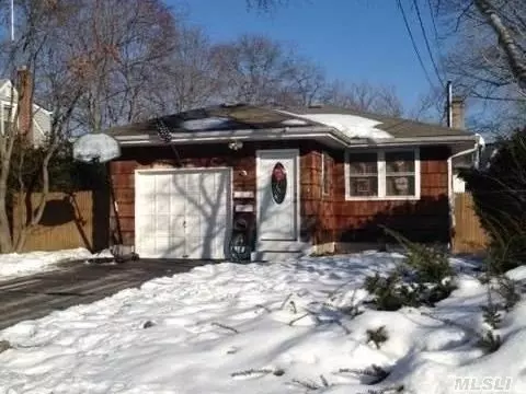 21 Robbins Ave, Islip, NY 11751 photo 1