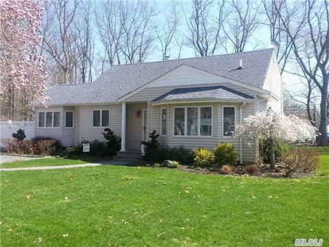 5 Iris Ln, Smithtown, NY 11787 photo 1