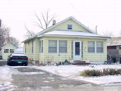 26 Silver St, Patchogue, NY 11772 photo 1