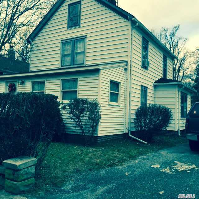 340 Maple Ave, Riverhead, NY 11901 photo 1
