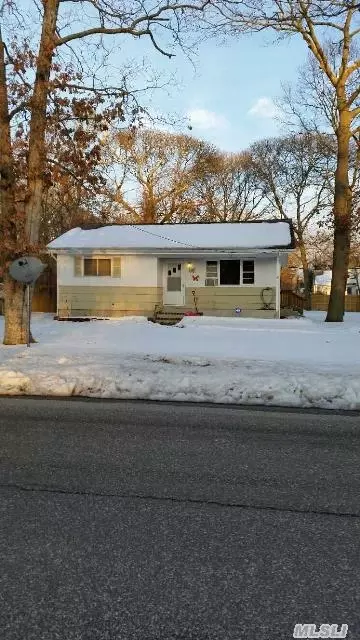 33 Lambert Ave, Mastic, NY 11950 photo 1