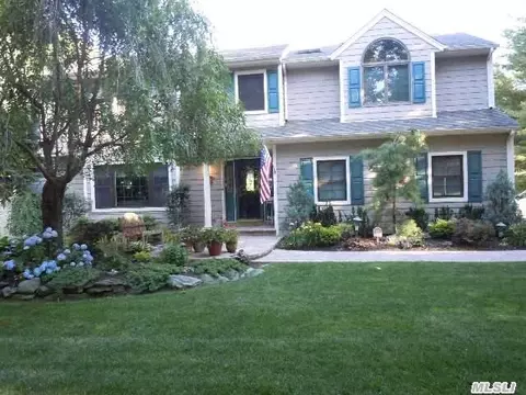 7 Dall Ln, Commack, NY 11725 photo 1