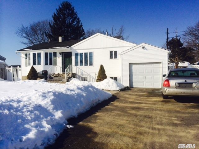95 Juniper St, Central Islip, NY 11722 photo 1
